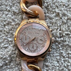 Elegant MICHAEL KORS Gold and Cream Women's Watch SIZE XS-S